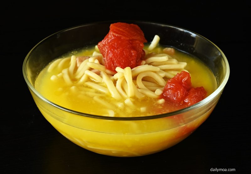 오이와 토마토 파프리카를 활용한 건강 채소 국수 요리