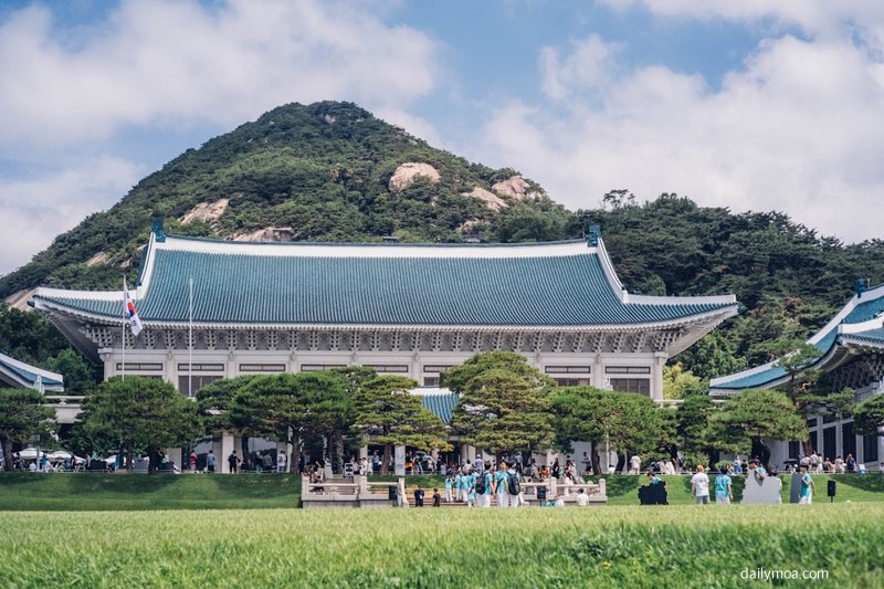 교육지원청 민원 창구 이용 장면