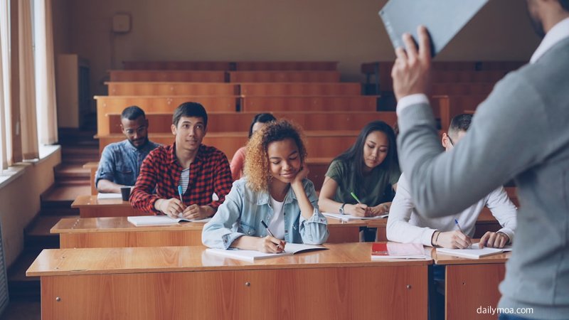 학교 공지 게시판과 영재교육원 모집 안내문