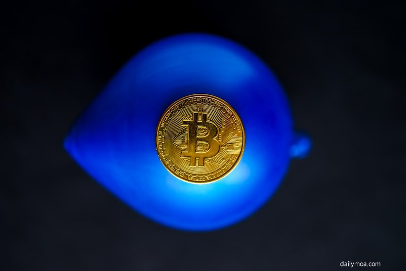 암호화폐 거래소 화면에서 레버리지 포지션 청산 구간 데이터를 분석하는 장면