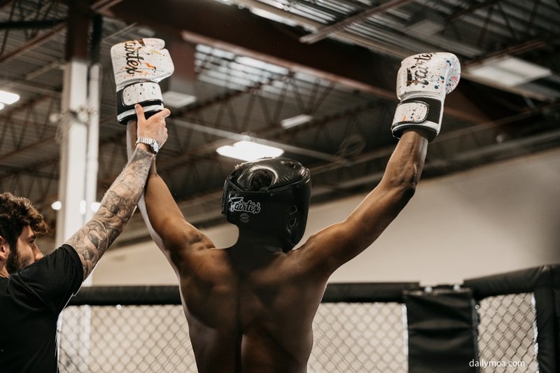 MMA 훈련 체육관 격투 연습 장면