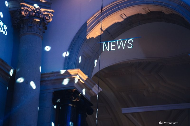 방송 스튜디오 뉴스 앵커 데스크