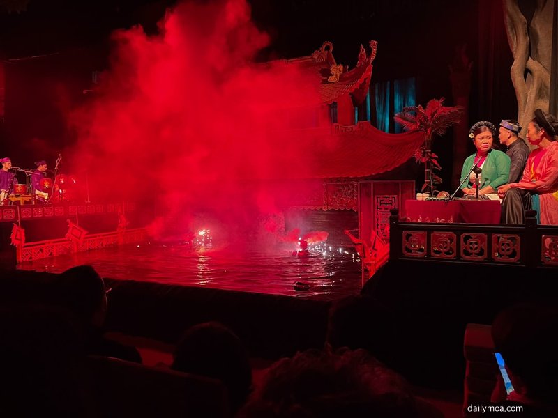 어두운 조명 속 결전 후 장면 이미지