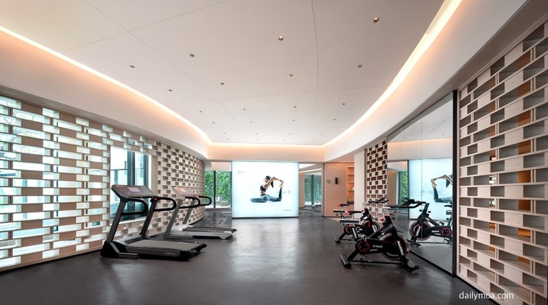 실내 수영장과 스포츠 시설 전경