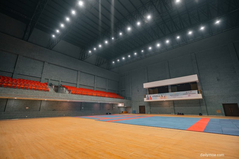 공공 체육시설 헬스장 운동 기구