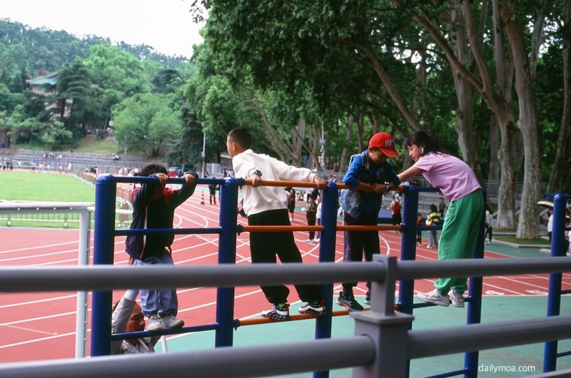 펜싱 경기 장면과 선수 장비 소개